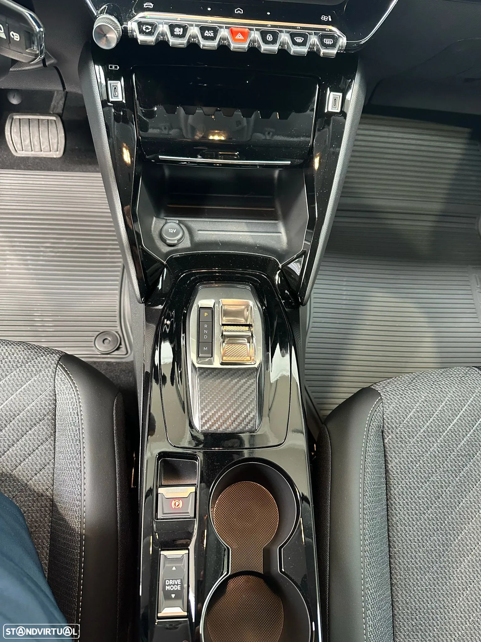 Peugeot 208 - 14