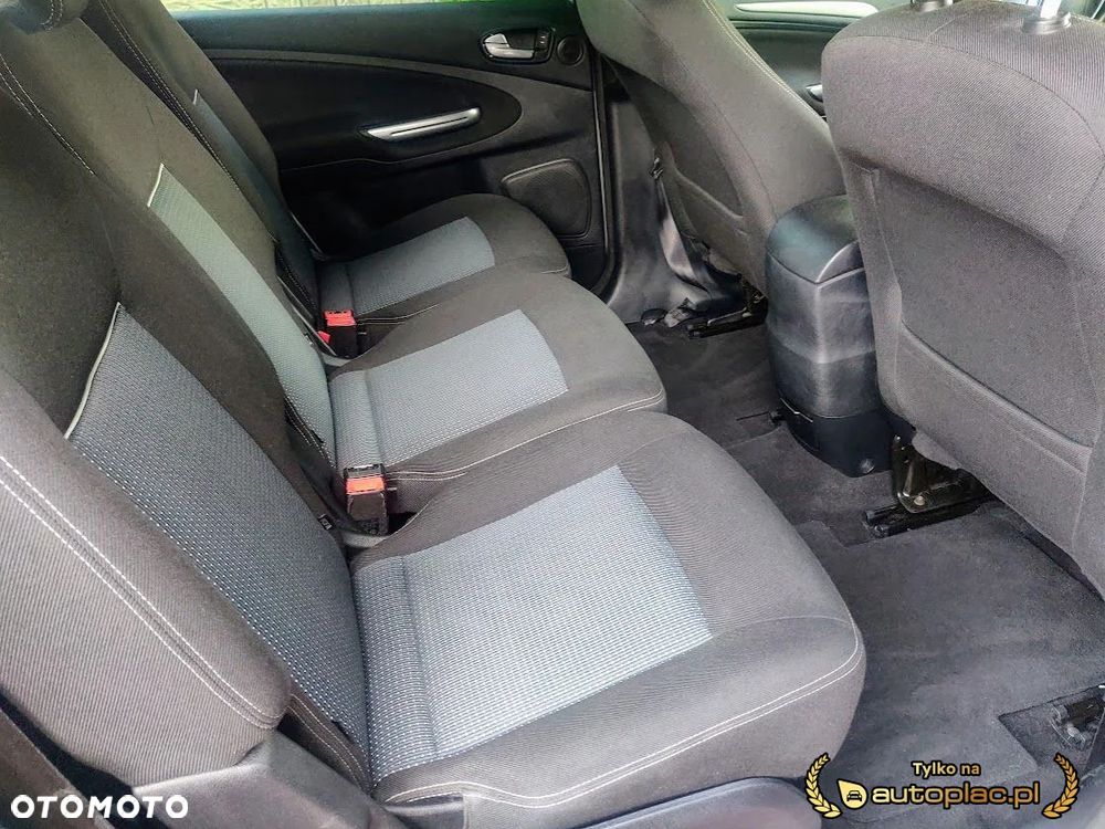 Ford S-Max - 16