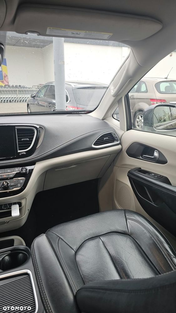 Chrysler Pacifica - 10
