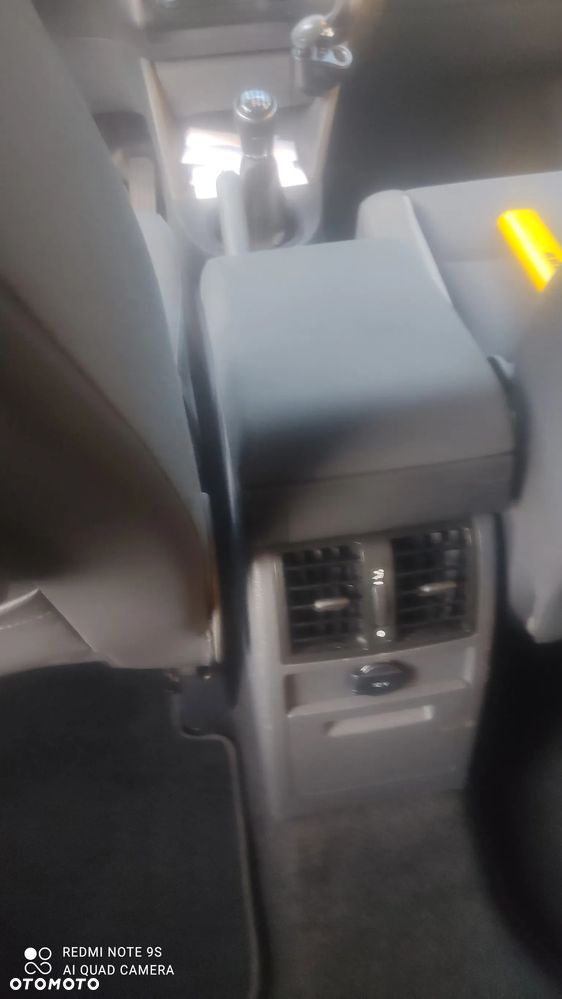 Volkswagen Touran 1.6 TDI DPF BlueMot Comfortline - 8