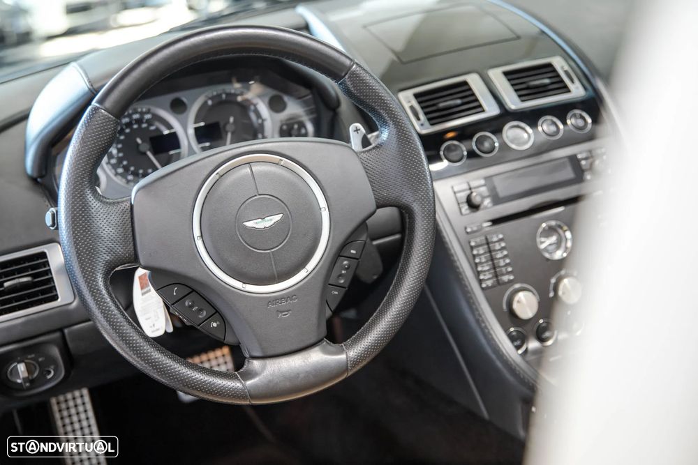 Aston Martin Vantage Roadster - 19