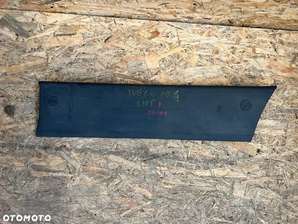 IVECO DAILY listwa boczna drzwi prawy przód 504099605