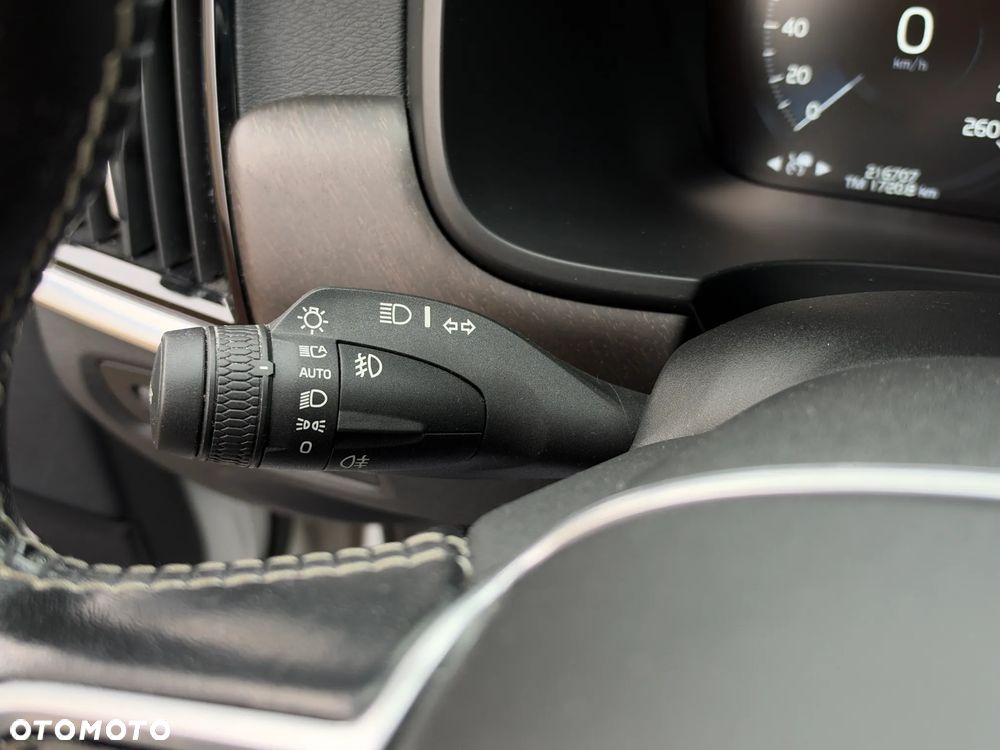 Volvo V90 Cross Country D5 AWD Pro - 25