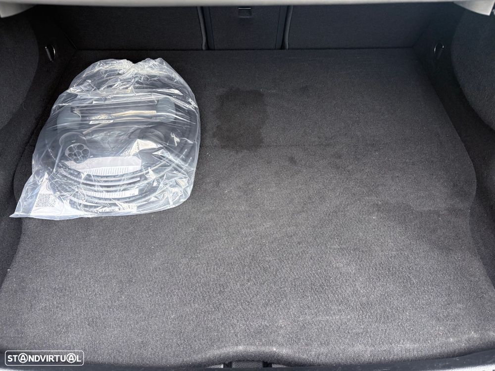 Mercedes-Benz A 250 Limousine e AMG Line - 27