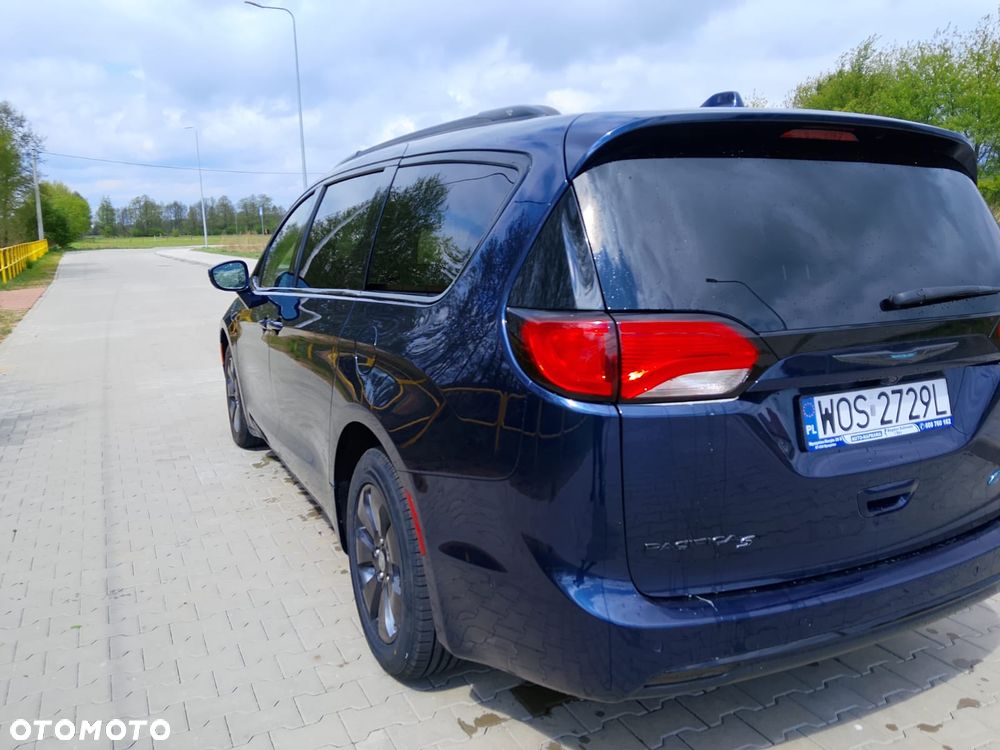 Chrysler Pacifica - 12
