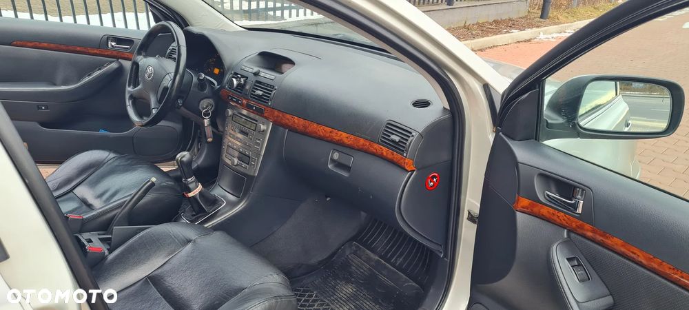 Toyota Avensis 2.0 VVT-i Prestige - 24