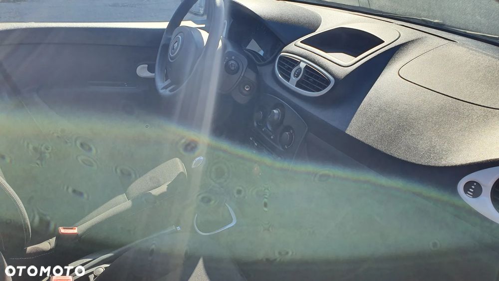 Renault Clio 1.2 16V 75 Expression - 27