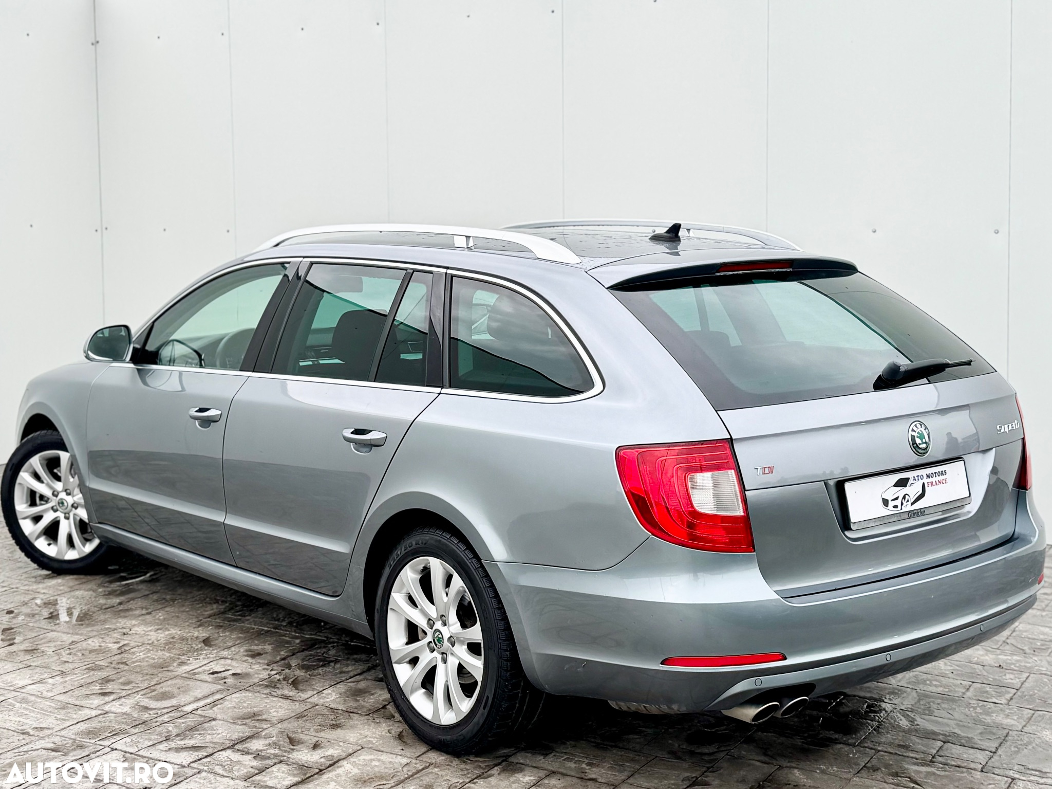 Skoda Superb 2.0 TDI DSG Exclusive - 2