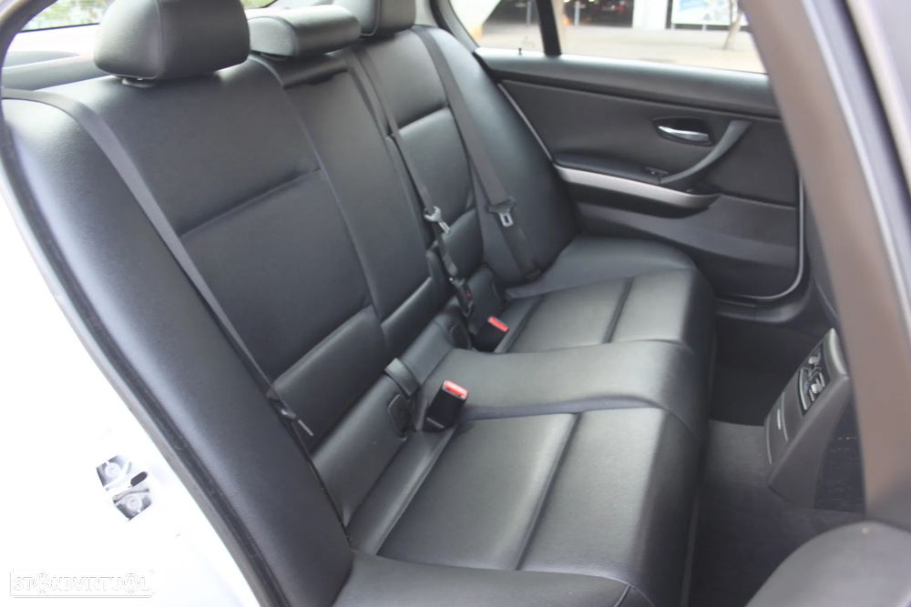 BMW 320 d Exclusive - 28