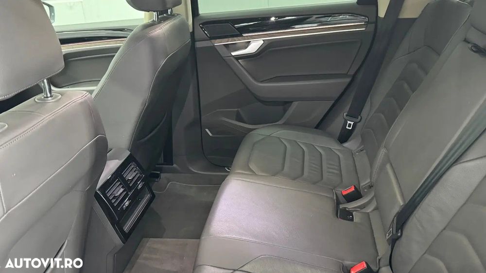 Volkswagen Touareg - 14