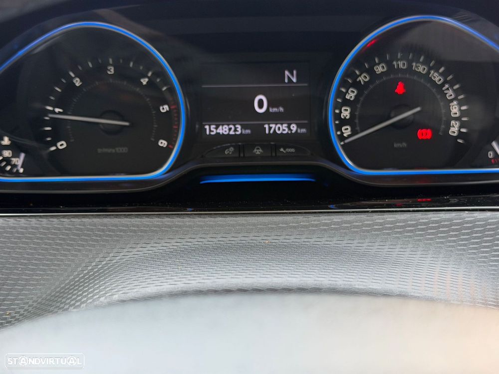 Peugeot 2008 1.6 e-HDi Allure 2-Tronic - 30