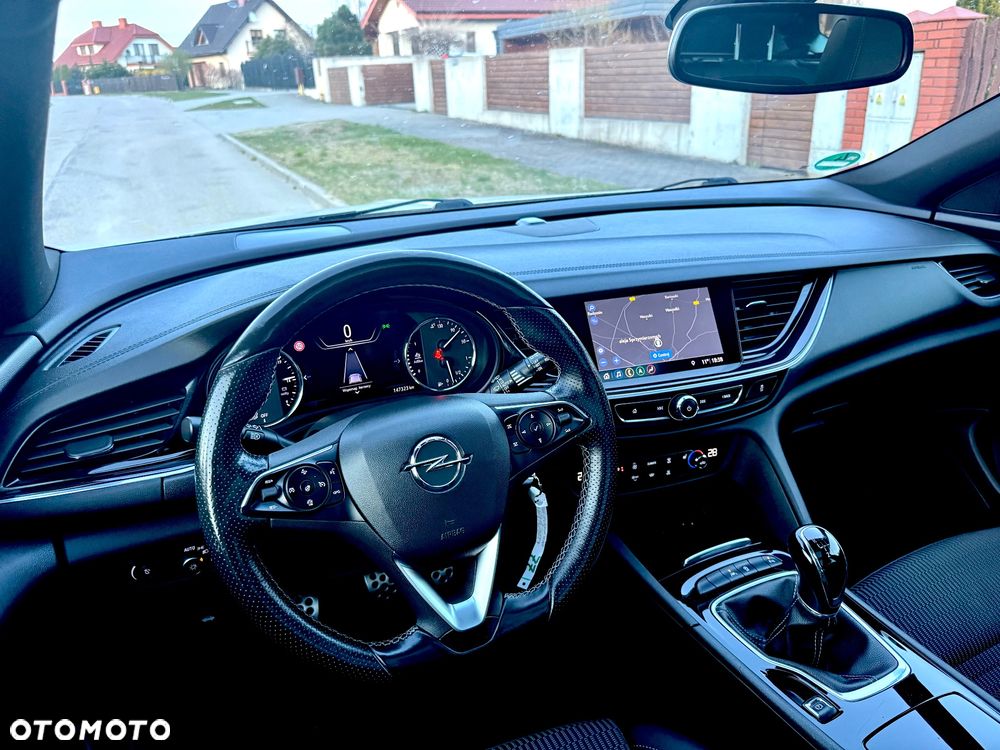 Opel Insignia - 30