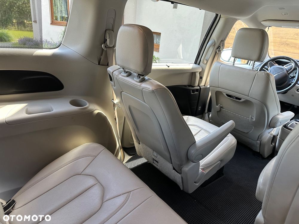 Chrysler Pacifica - 30