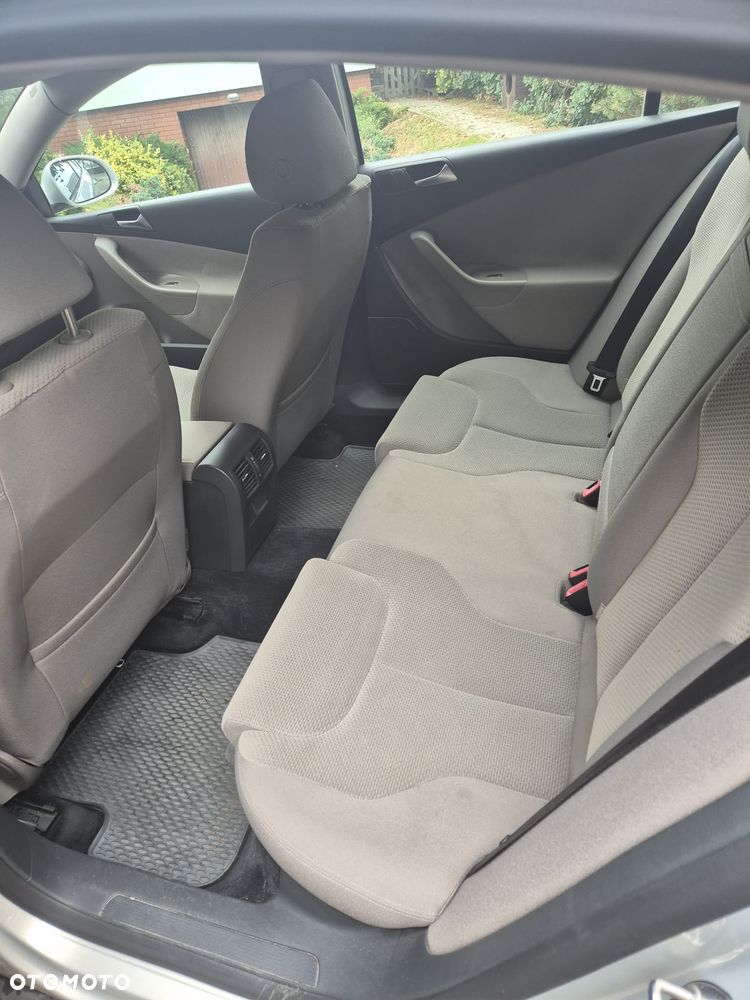 Volkswagen Passat 2.0 TDI DPF Comfortline - 9