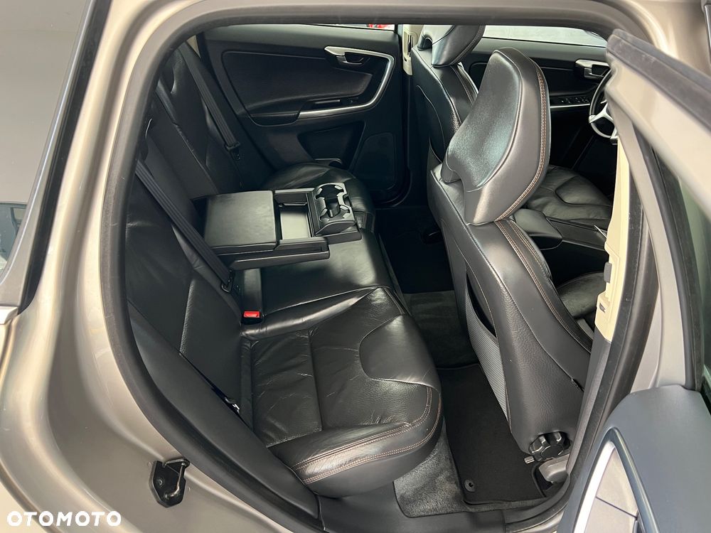 Volvo XC 60 D5 AWD RDesign - 27