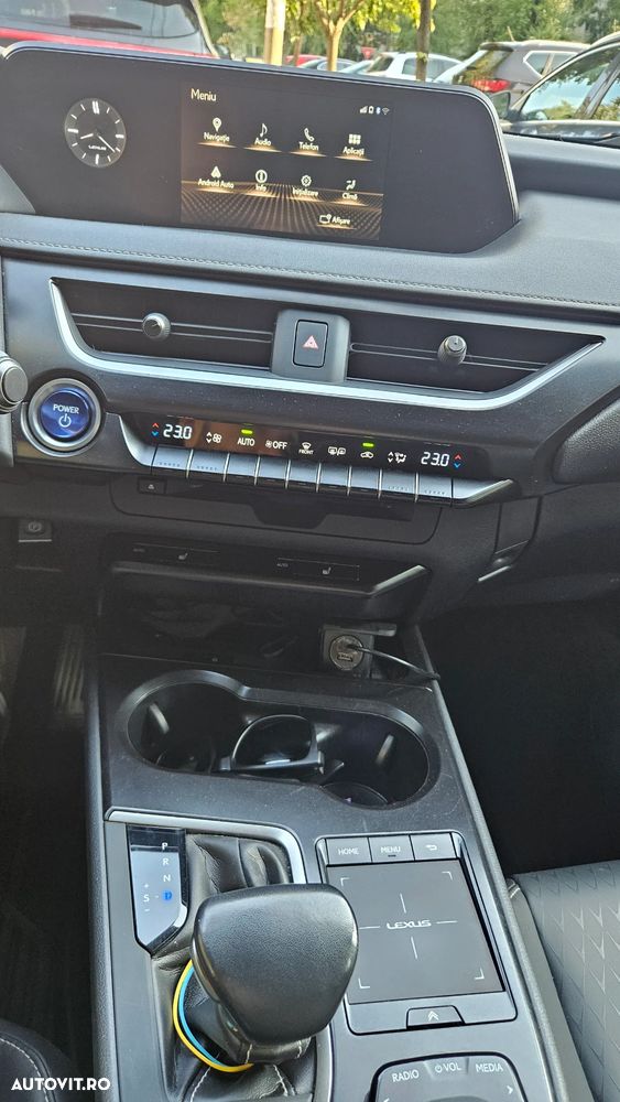 Lexus UX - 13