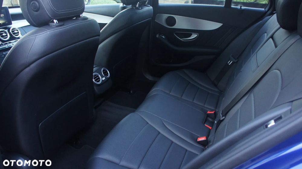 Mercedes-Benz Klasa C 200 9G-TRONIC AMG Line - 32