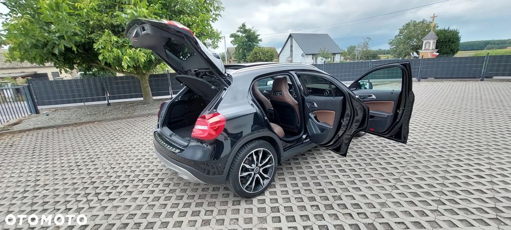 Mercedes-Benz GLA - 27
