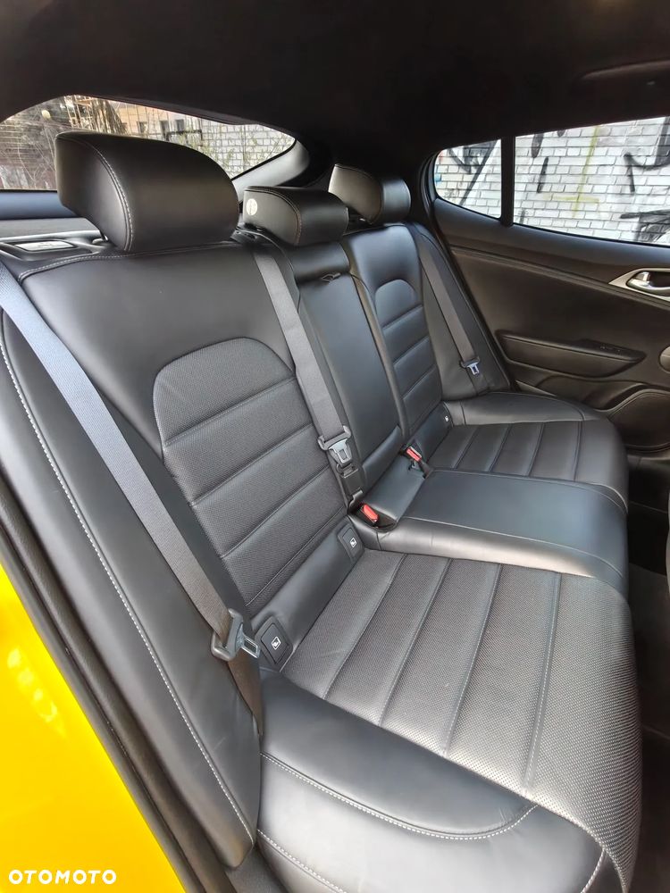 Kia Stinger 3.3 T-GDI AWD GT - 14