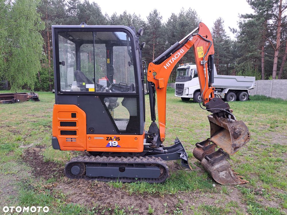Hitachi ZX19-6CR - 6