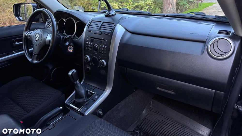 Suzuki Grand Vitara 2.0 - 9