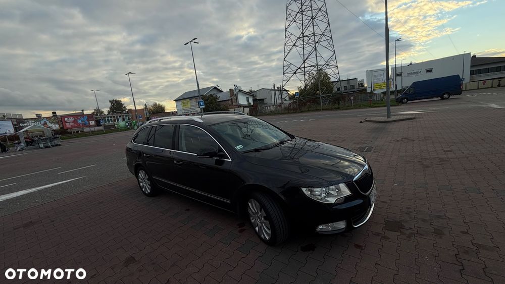 Skoda Superb 2011 photo 2