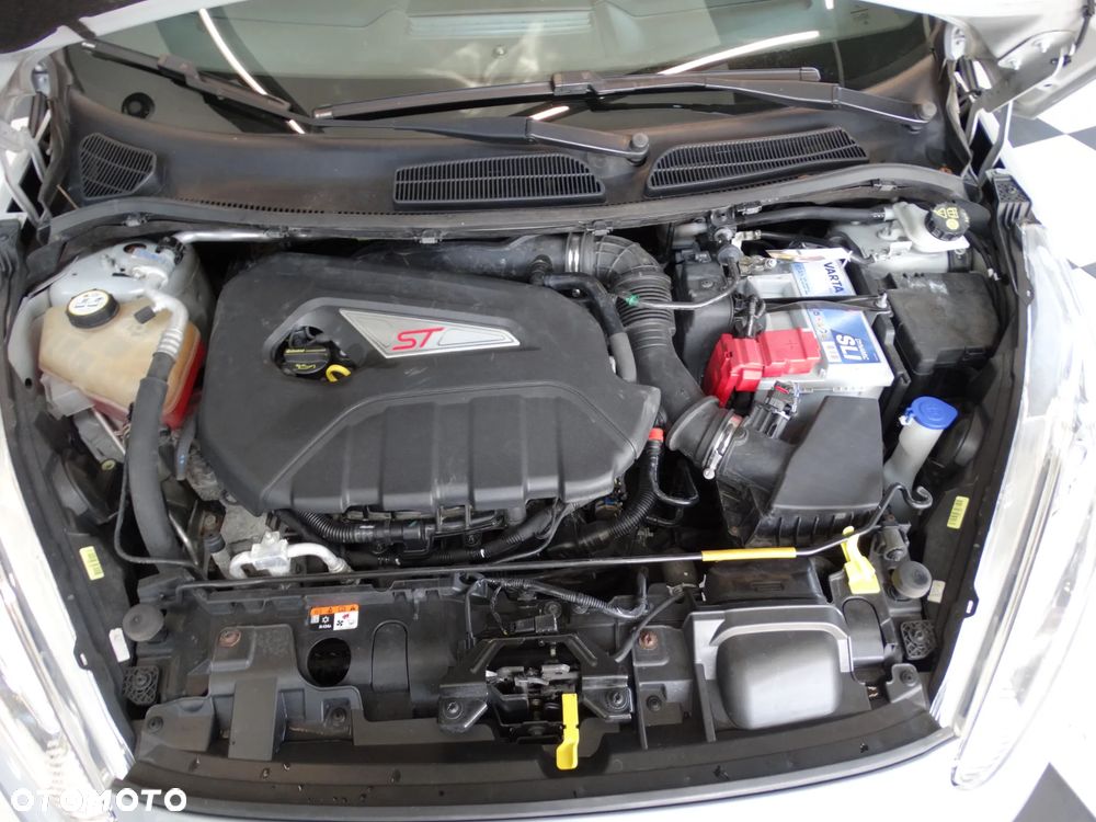 Ford Fiesta 1.6 EcoBoost ST200 - 38