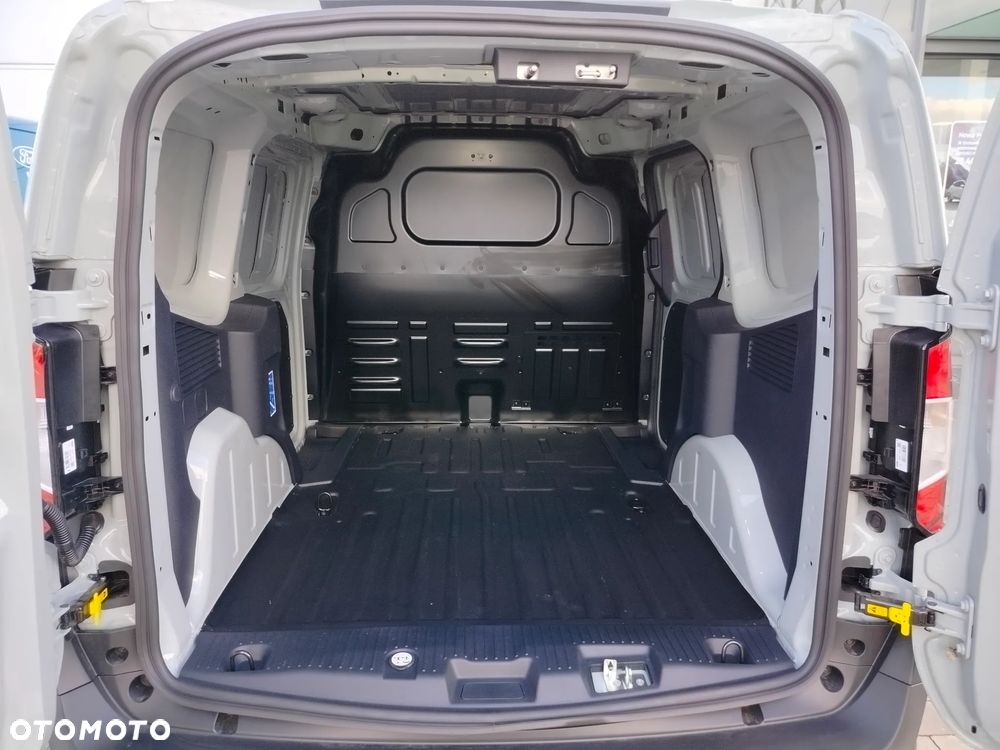 Ford Transit Courier - 10