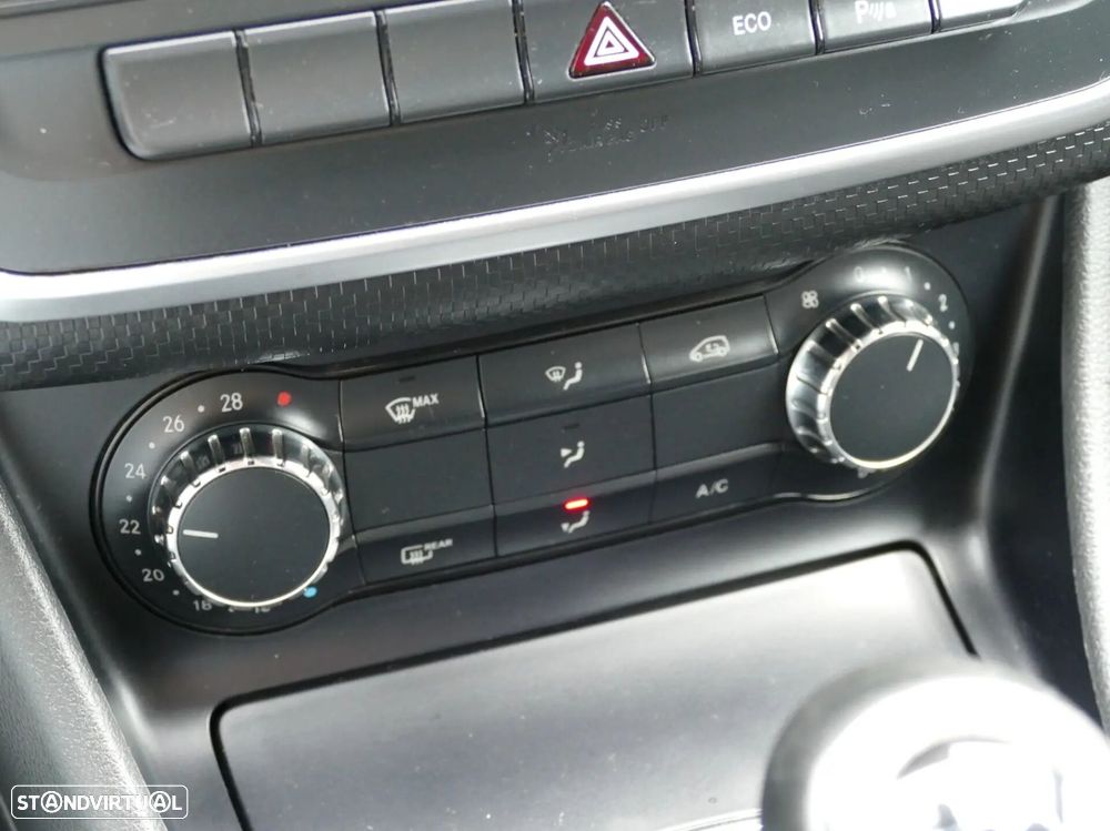 Mercedes-Benz A 180 d AMG Line - 20