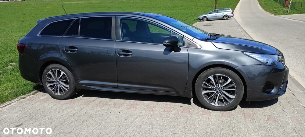 Toyota Avensis 2.0 D-4D Premium - 16