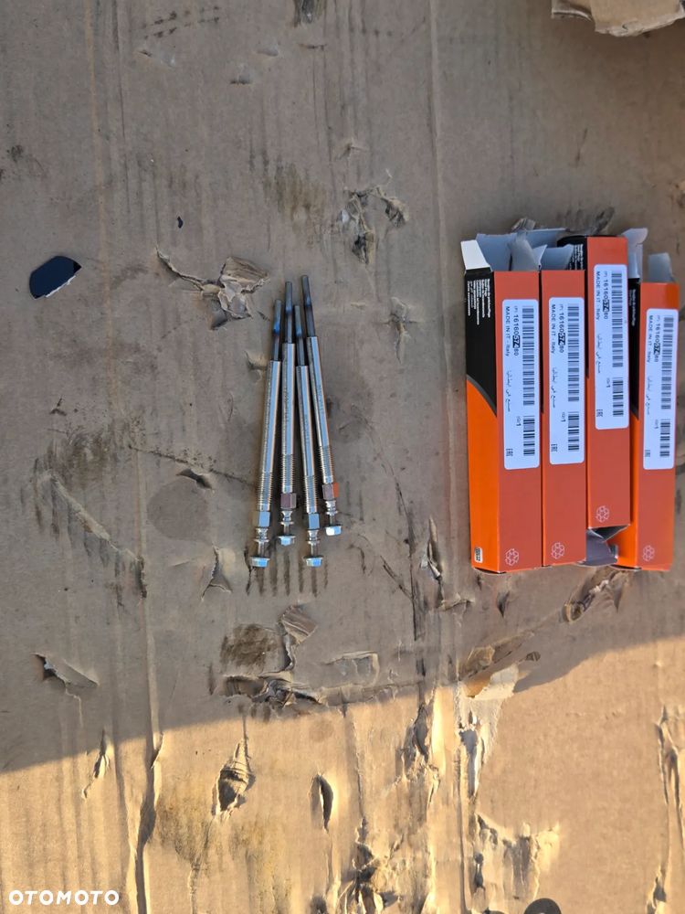 Świeca Świece żarowa Citroen Peugeot Ford 1.4 1.6 HDI TDCi 1616057480 5960E9 - 3