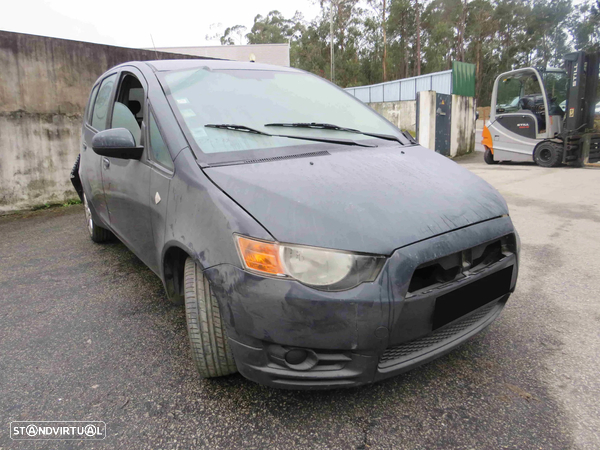 Mitsubishi Colt VI 1.1 (75Cv) de 2010 - Peças Usadas (8737)