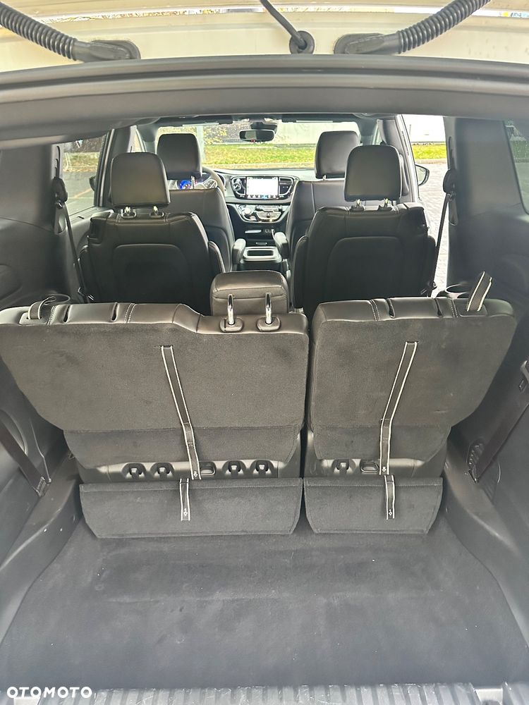 Chrysler Pacifica - 14