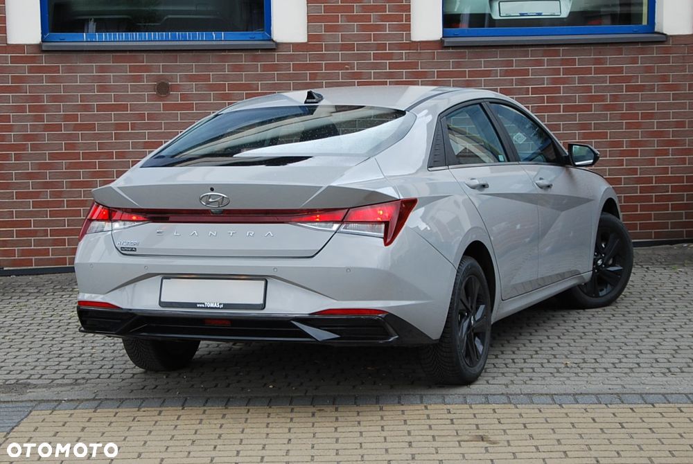 Hyundai Elantra 1.6 Smart CVT - 18