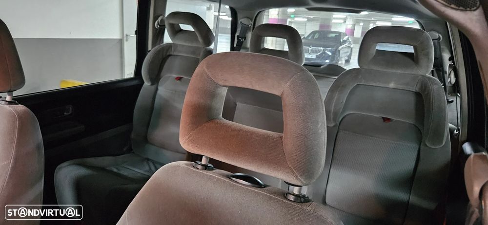 Ford Galaxy 1.9 TDi Ghia - 26