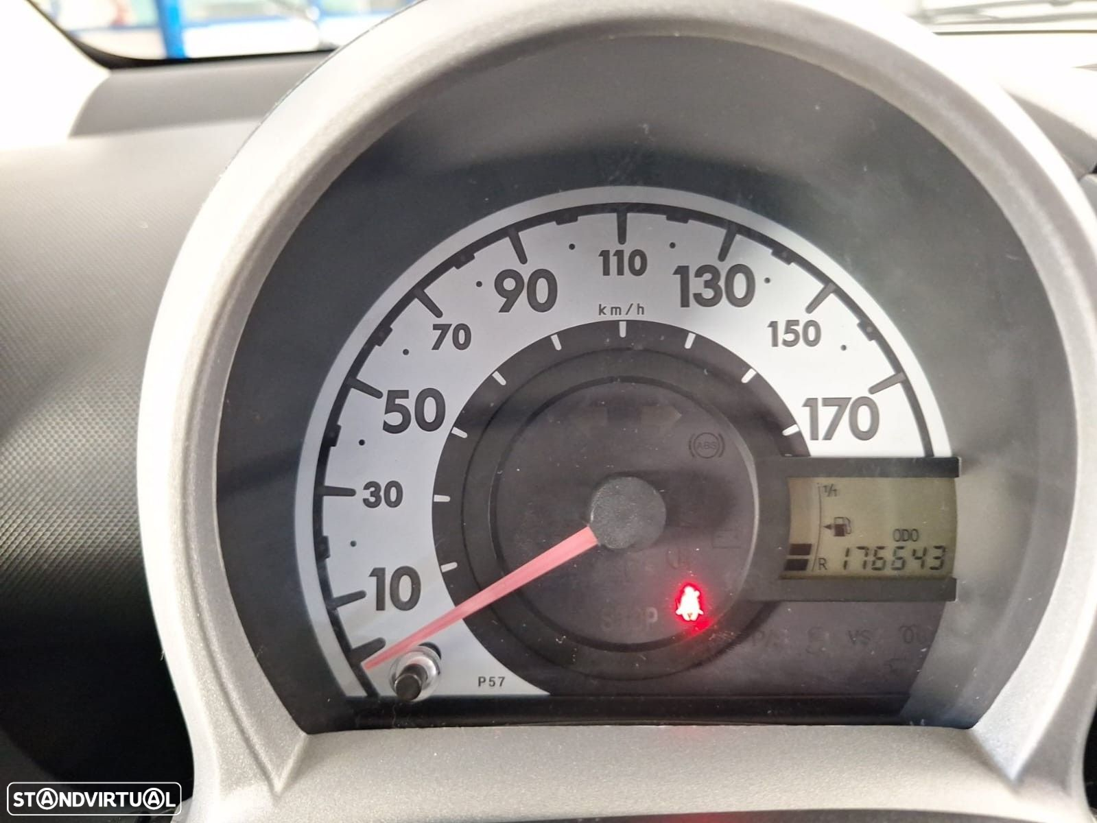 Peugeot 107 1.0 Urban - 12
