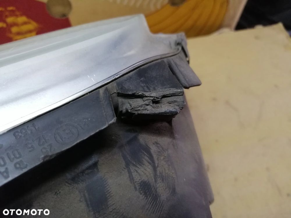 Volkswagen Touran Caddy lampy przód Xenon komplet - 8