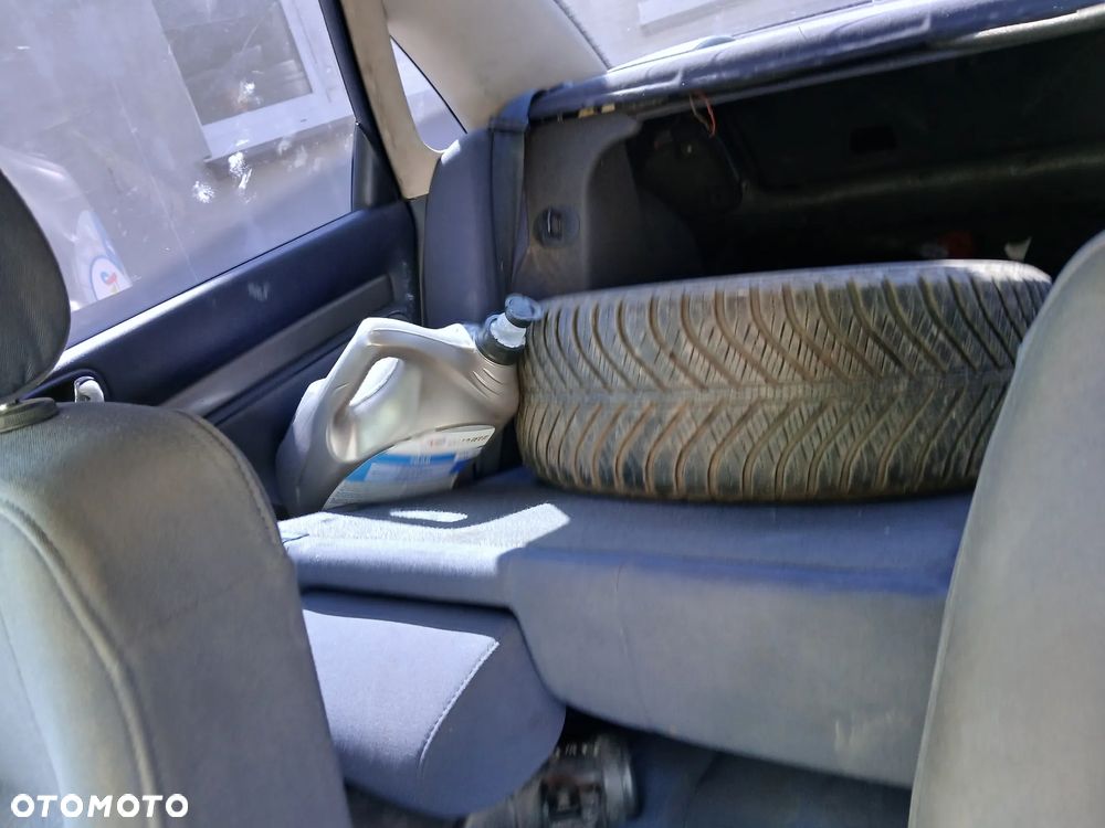 audi A4 B5 sedan fotel fotele kanapa deska kokpit podsufitka boczek boczki klamka podłokietnik licznik - 6