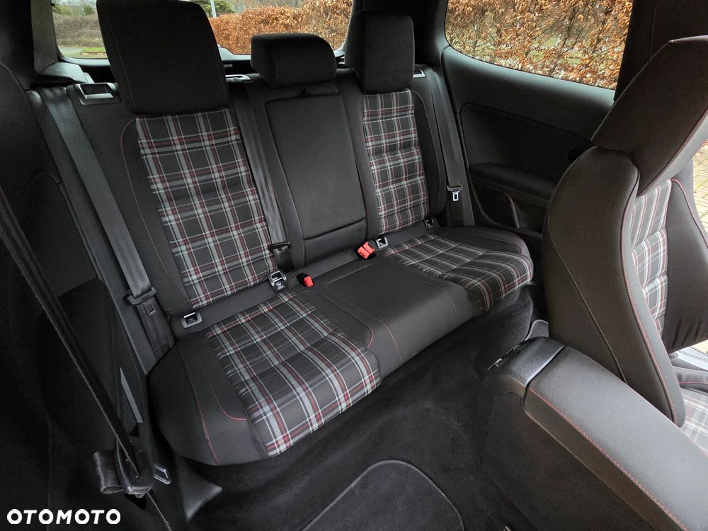 Volkswagen Golf 2.0 GTI - 23