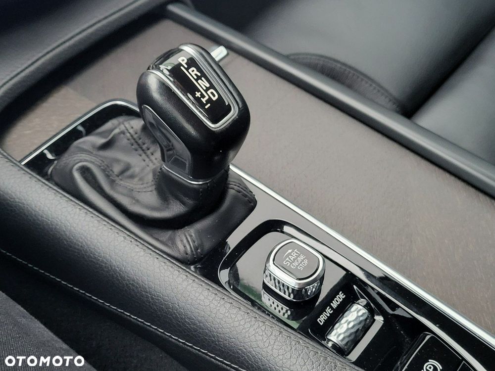 Volvo V90 Cross Country - 33