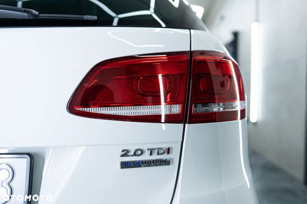 Volkswagen Passat 2.0 TDI DSG BlueMotion Technology R-Line - 15