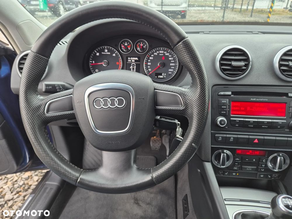 Audi A3 Sportback 1.6 TDI DPF Ambiente - 13