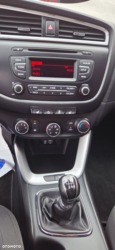 Kia Ceed 1.6 GDI ISG SW Dream Team Edition - 26