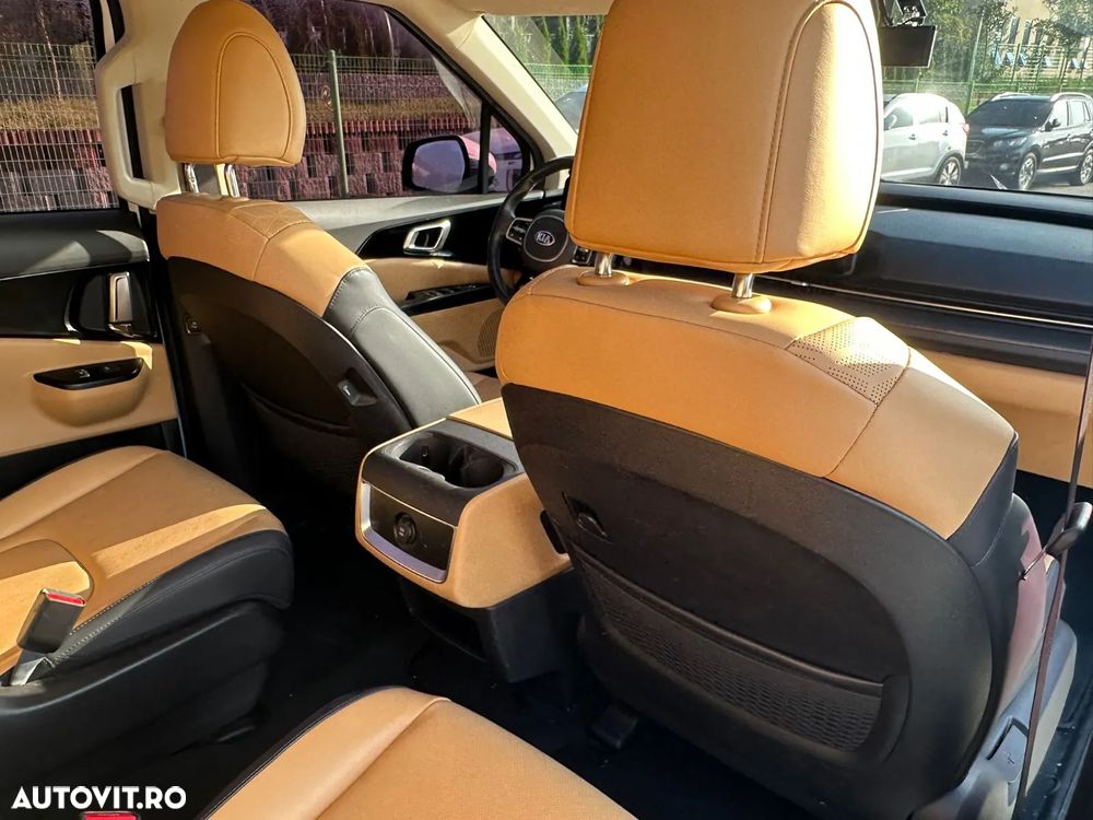 Kia Carnival - 23