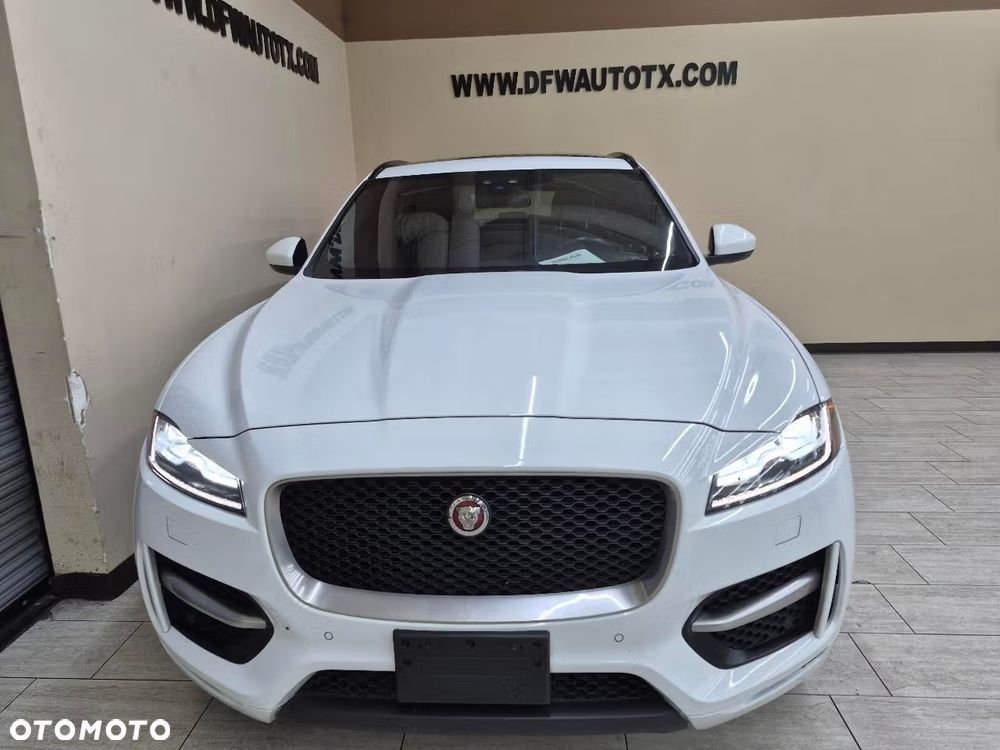Jaguar F-Pace 2018 photo 2