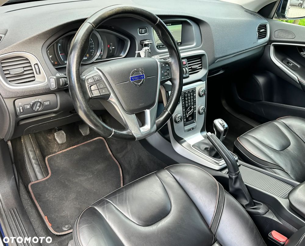 Volvo V40 D4 Drive-E Ocean Race - 3