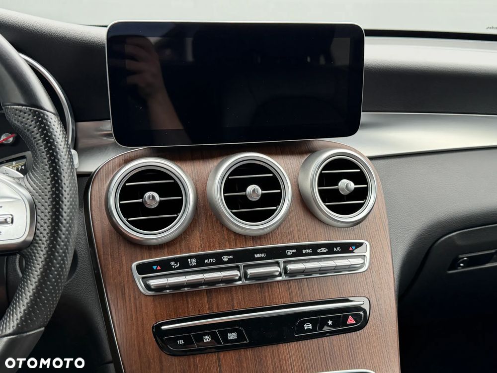 Mercedes-Benz GLC 300 4Matic 9G-TRONIC AMG Line - 22