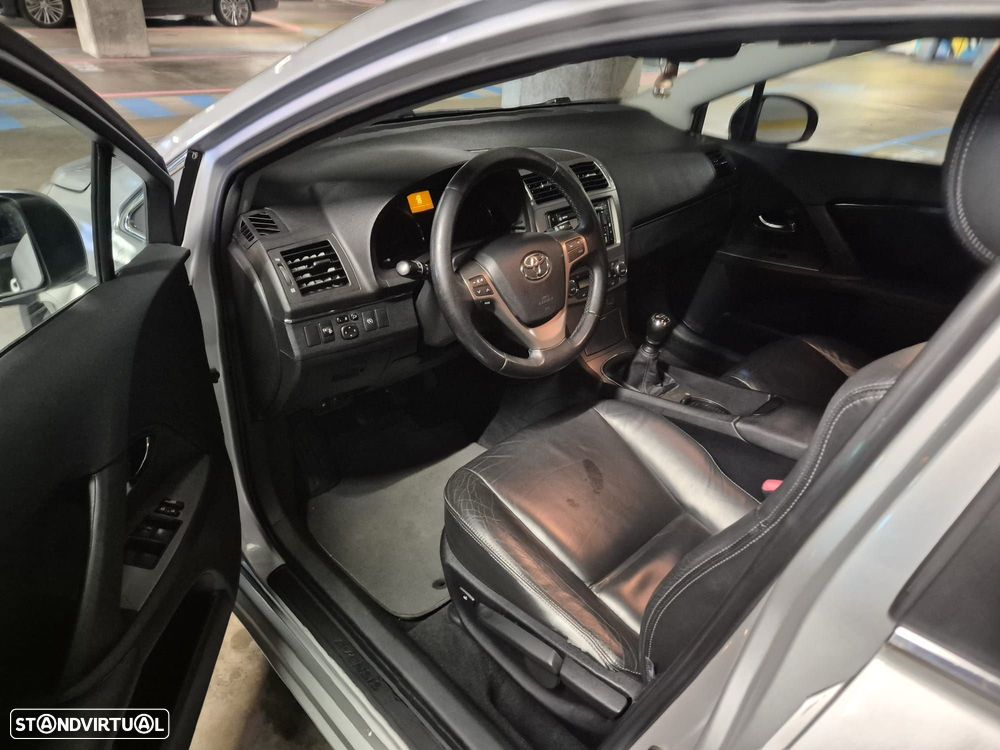 Toyota Avensis SW 2.0 D-4D Exclusive +Pele+GPS - 6