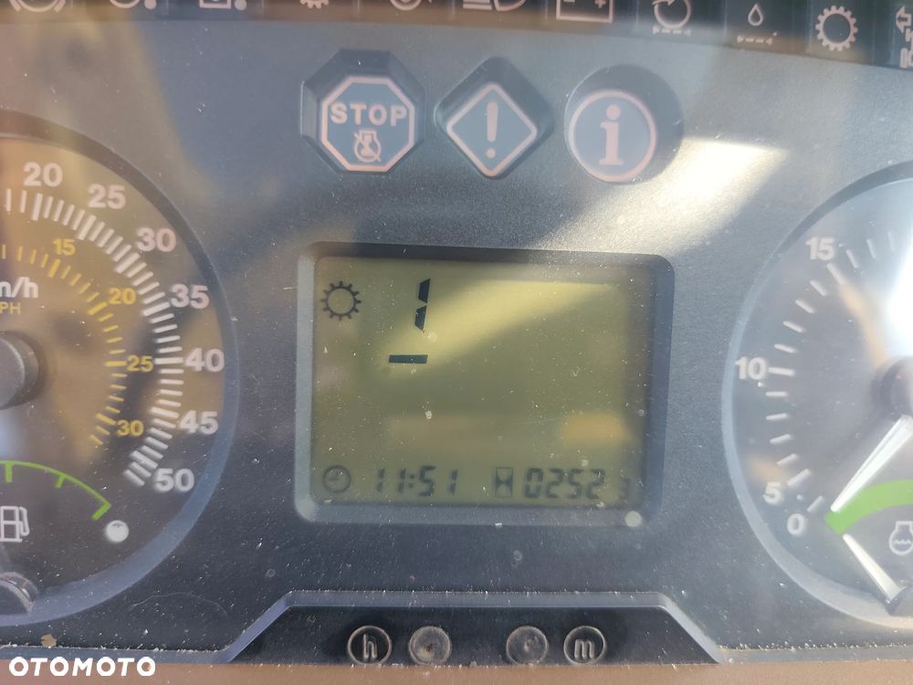 John Deere 5820 - 11