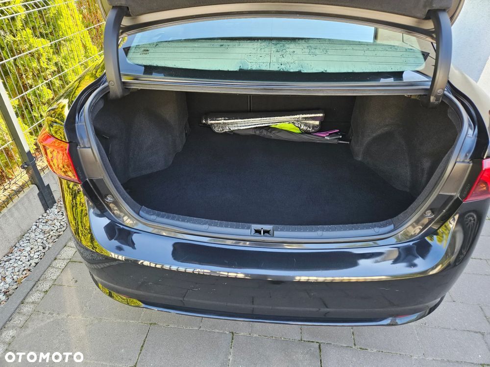 Toyota Avensis - 9